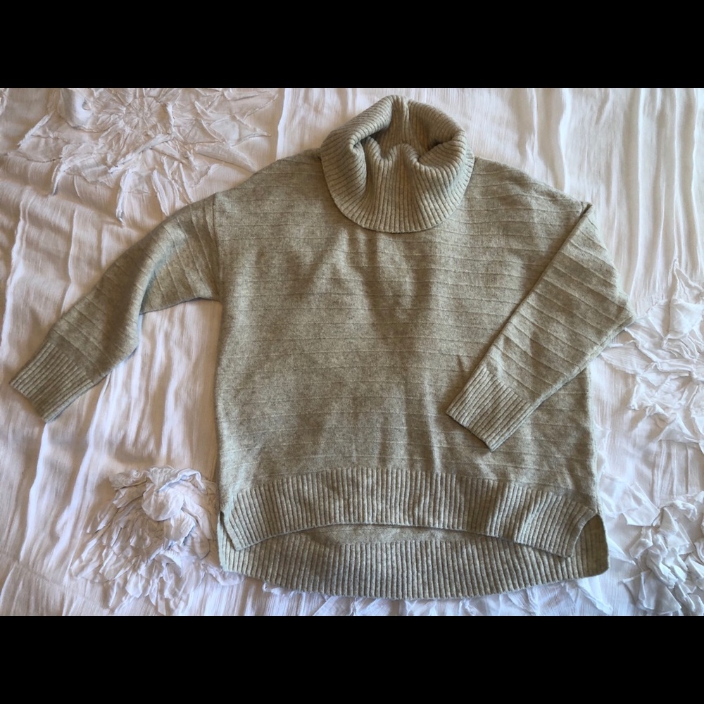 Old Navy Cream Slouch Turtleneck Sweater